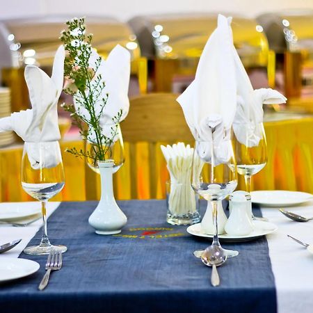 Hotel 7 Mile Yangon Bagian luar foto