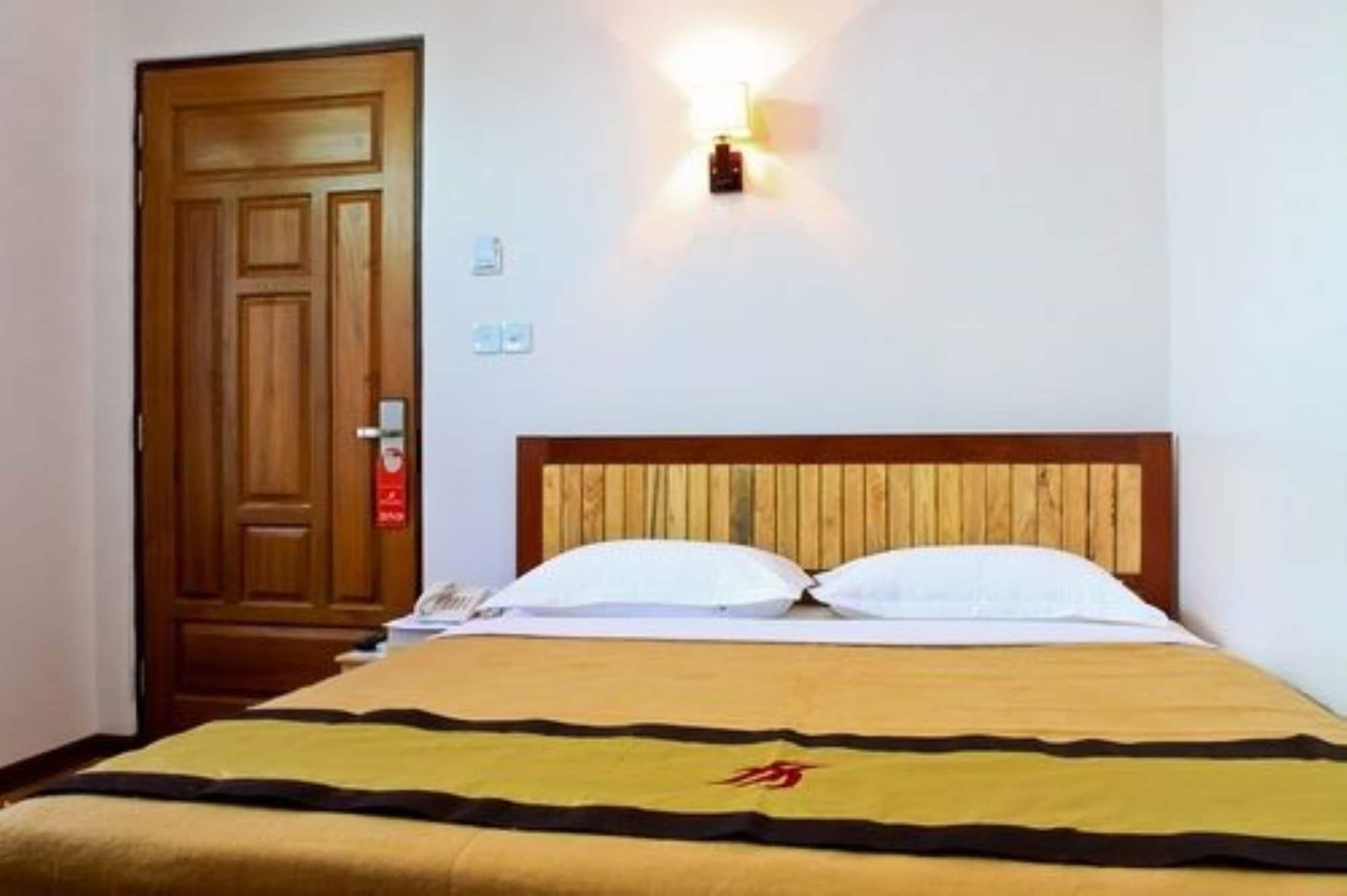 Hotel 7 Mile Yangon Bagian luar foto