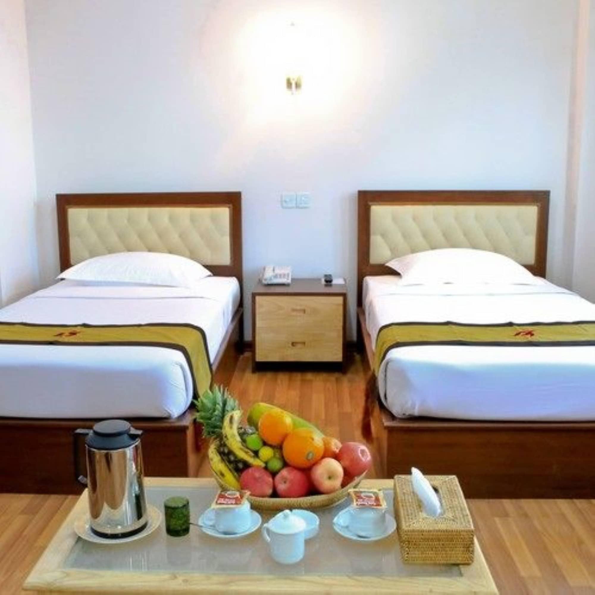Hotel 7 Mile Yangon Bagian luar foto