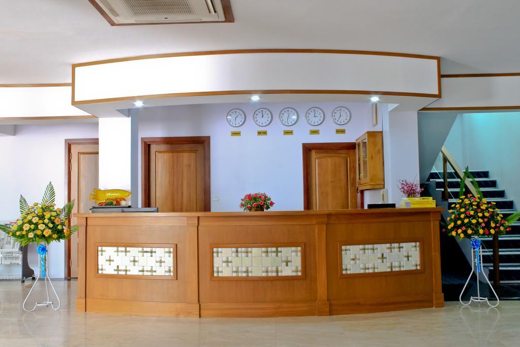 Hotel 7 Mile Yangon Bagian luar foto
