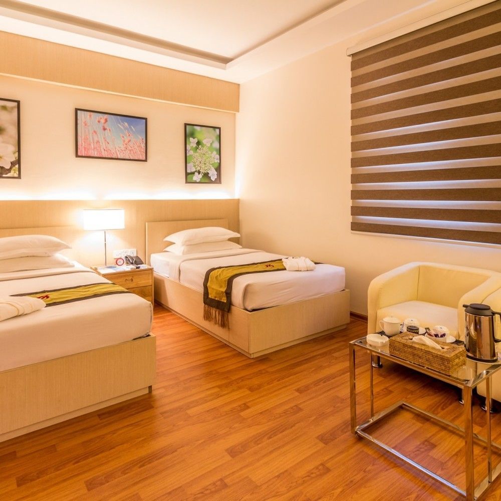 Hotel 7 Mile Yangon Bagian luar foto