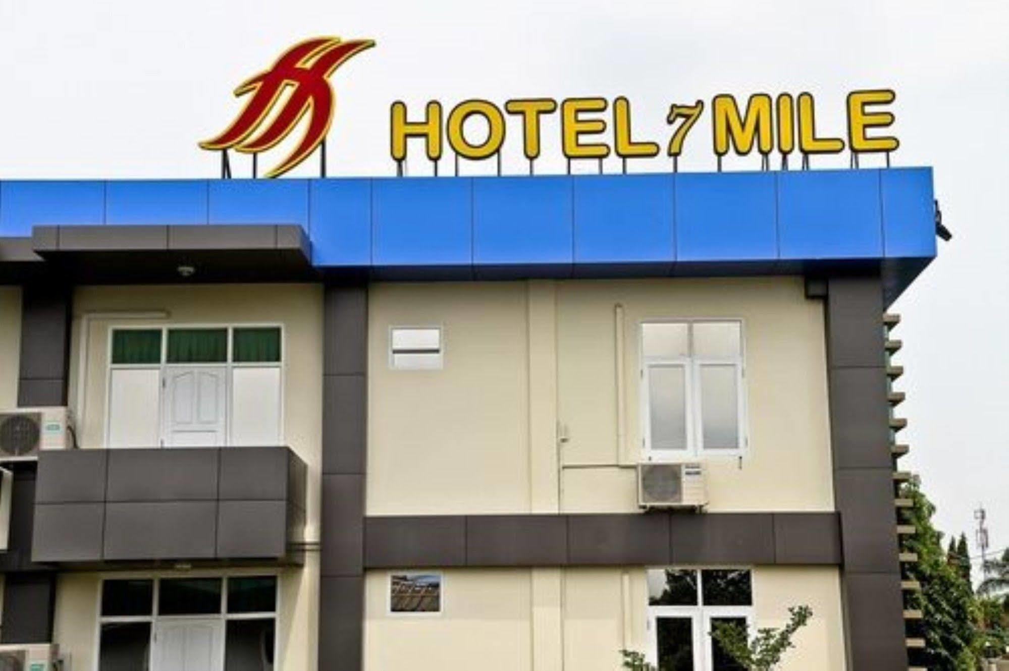 Hotel 7 Mile Yangon Bagian luar foto