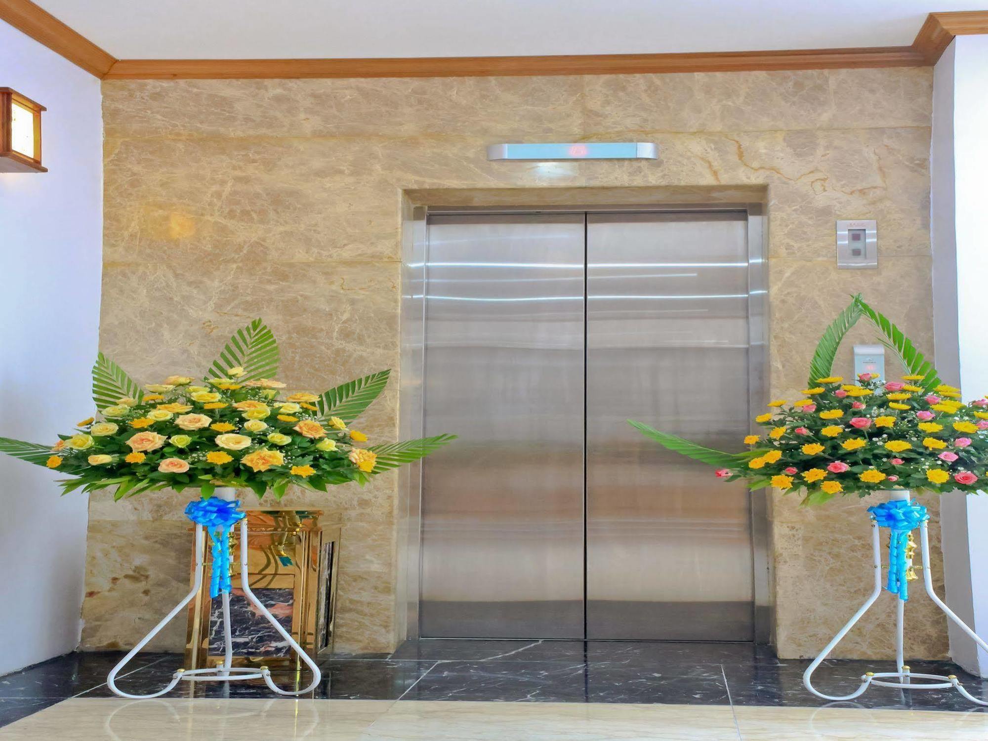 Hotel 7 Mile Yangon Bagian luar foto