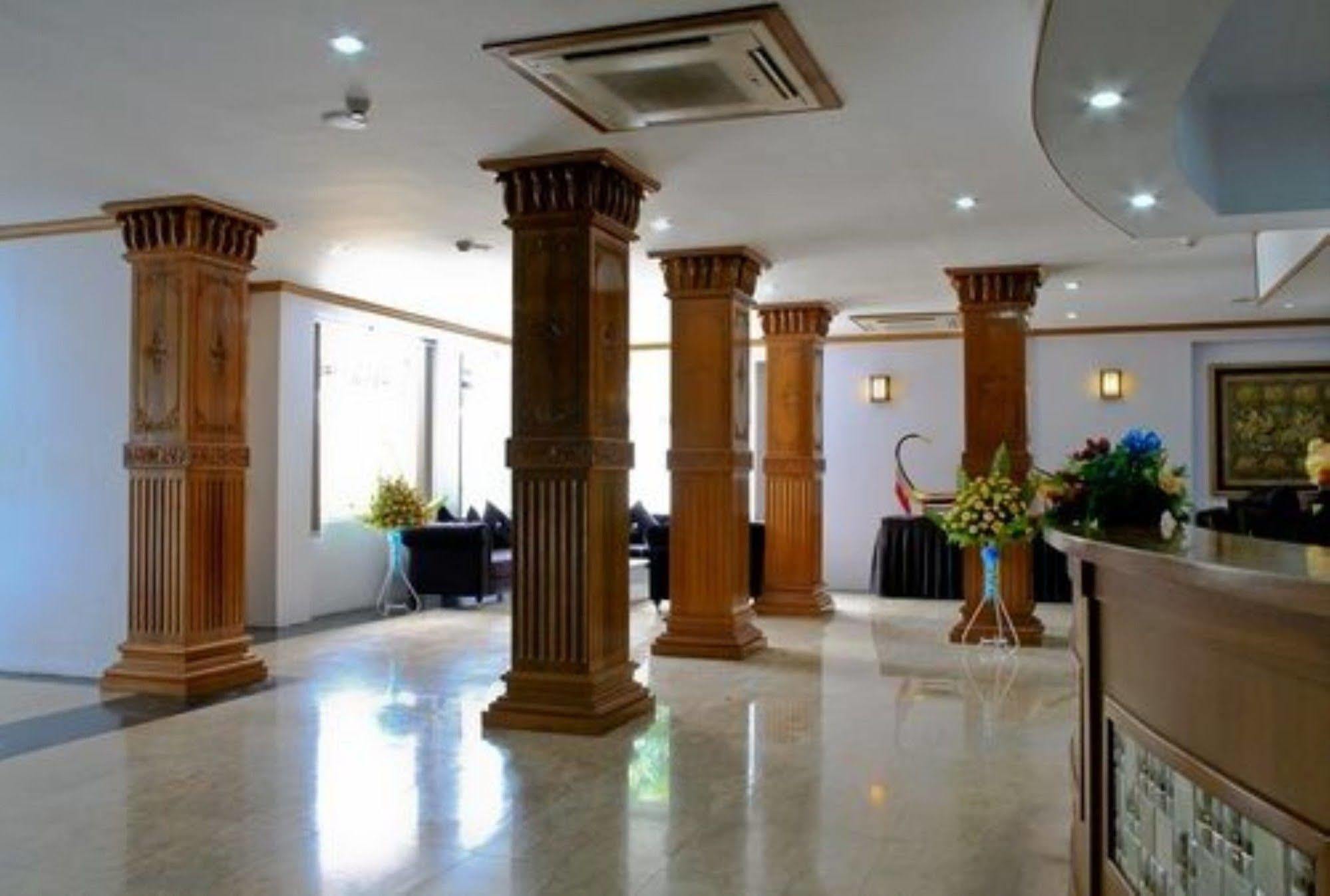 Hotel 7 Mile Yangon Bagian luar foto