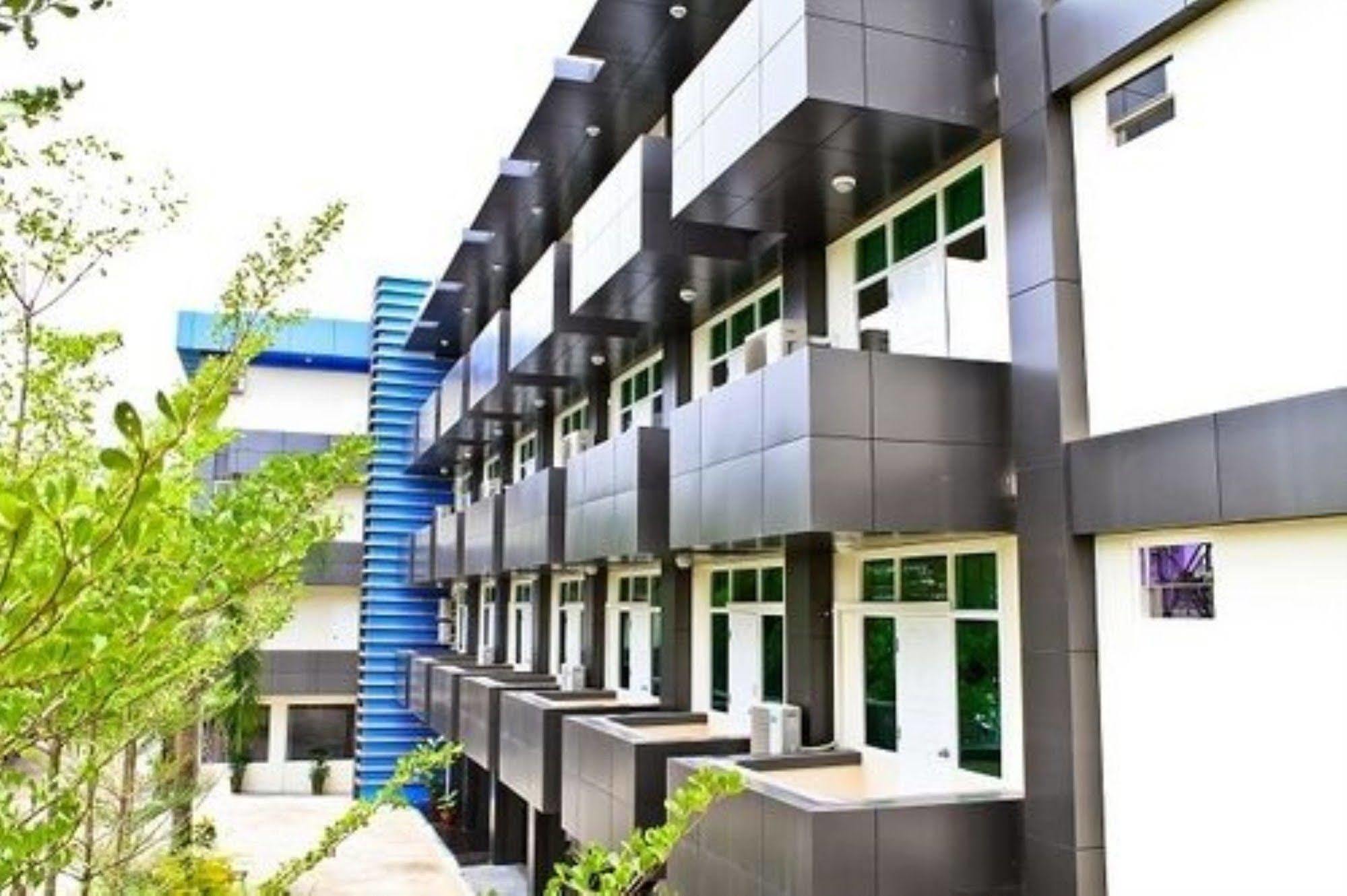 Hotel 7 Mile Yangon Bagian luar foto